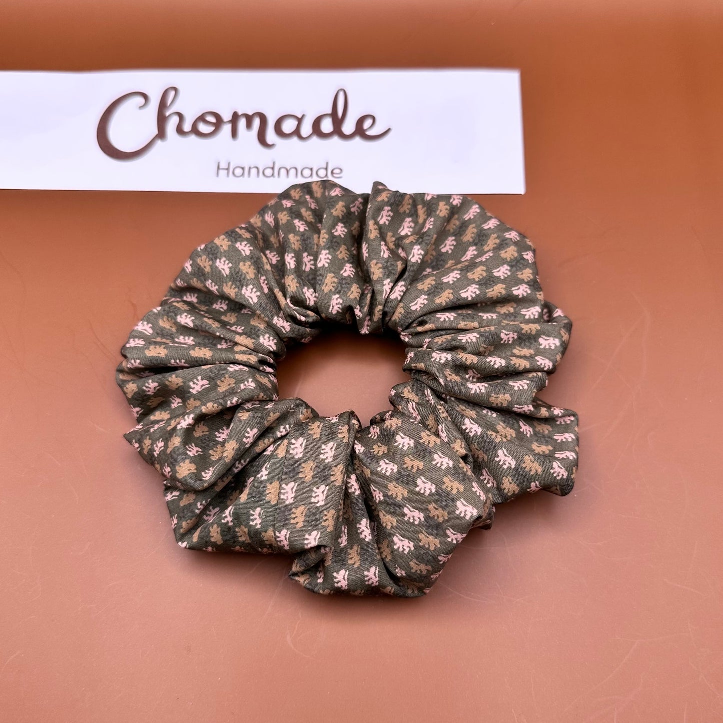 Khaki brown pattern: M